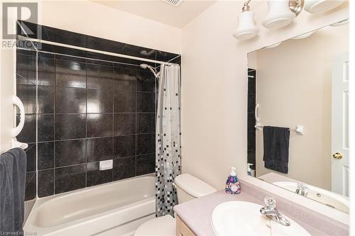 9 Whiterock Avenue E, Mount Hope, ON - Indoor Photo Showing Bathroom