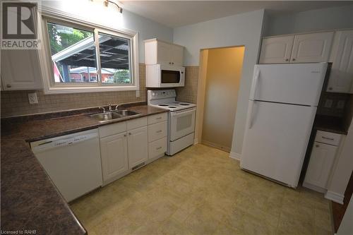 169 Gardiner Avenue E, Haldimand County, ON - Indoor Photo Showing Kitchen With Double Sink