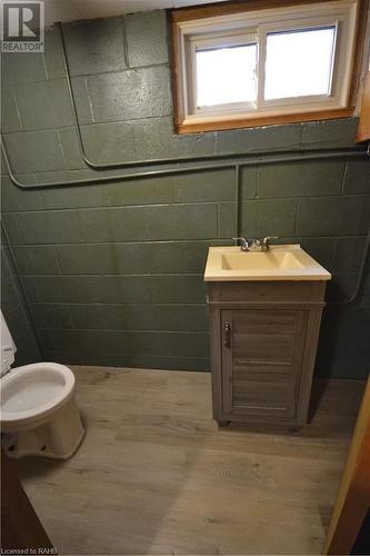 169 Gardiner Avenue E, Haldimand County, ON - Indoor Photo Showing Bathroom