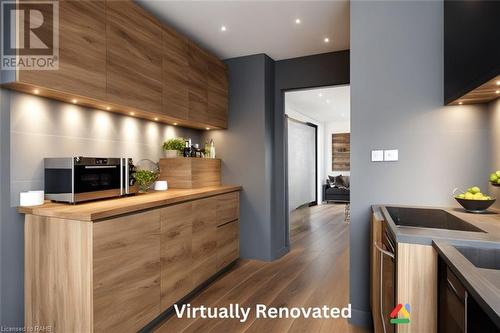 25 Chestnut Avenue, Hamilton, ON - Indoor Photo Showing Kitchen