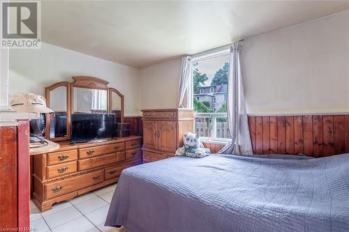 25 Chestnut Avenue, Hamilton, ON - Indoor Photo Showing Bedroom