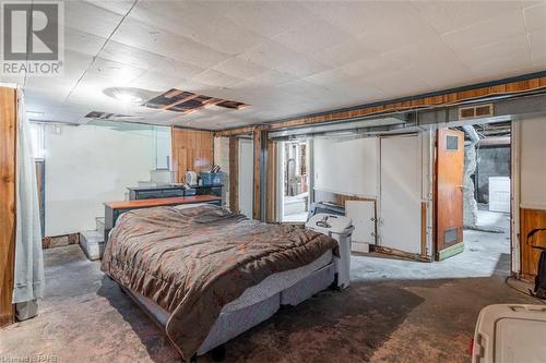 25 Chestnut Avenue, Hamilton, ON - Indoor Photo Showing Bedroom