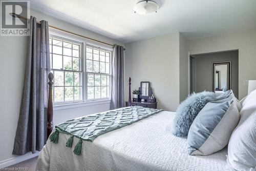 58 Hillcrest Avenue, Hamilton, ON - Indoor Photo Showing Bedroom