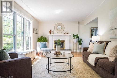 58 Hillcrest Avenue, Hamilton, ON - Indoor Photo Showing Living Room With Fireplace