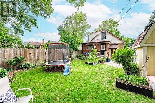 Loads of space to enjoy! - 41 East 32Nd Street, Hamilton, ON - Outdoor