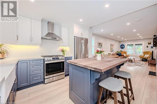 41 East 32Nd Street, Hamilton, ON - Indoor Photo Showing Kitchen With Upgraded Kitchen