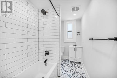 262 Robert Street, Hamilton, ON - Indoor Photo Showing Bathroom