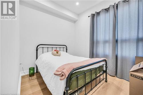 262 Robert Street, Hamilton, ON - Indoor Photo Showing Bedroom