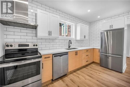 262 Robert Street, Hamilton, ON - Indoor Photo Showing Kitchen With Double Sink With Upgraded Kitchen