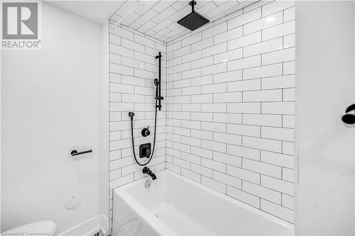 262 Robert Street, Hamilton, ON - Indoor Photo Showing Bathroom