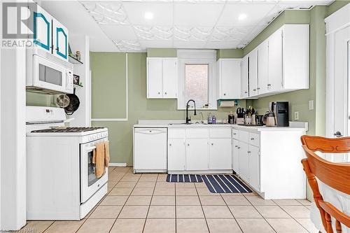 107 Maple Avenue, Welland, ON - Indoor Photo Showing Kitchen