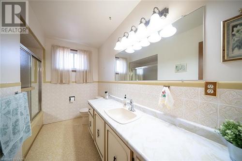 783 Lawrence Road, Hamilton, ON - Indoor Photo Showing Bathroom