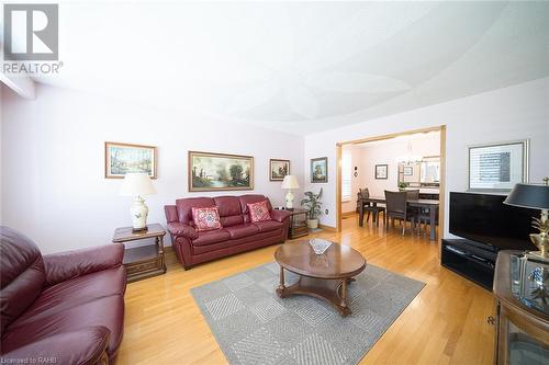 783 Lawrence Road, Hamilton, ON - Indoor Photo Showing Living Room