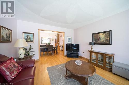 783 Lawrence Road, Hamilton, ON - Indoor Photo Showing Living Room