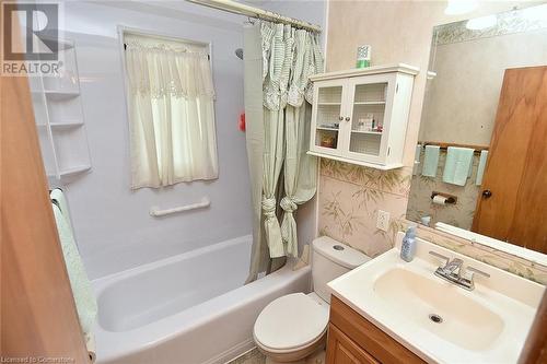 91 Dana Drive, Hamilton, ON - Indoor Photo Showing Bathroom