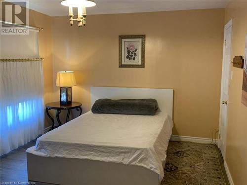 23 West Park Avenue, Hamilton, ON - Indoor Photo Showing Bedroom