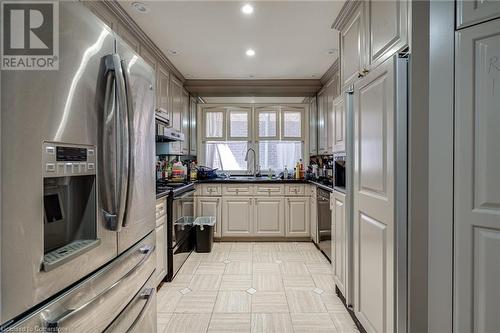 23 West Park Avenue, Hamilton, ON - Indoor Photo Showing Kitchen