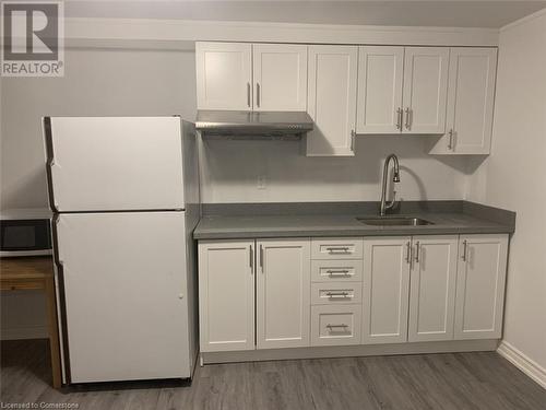 23 West Park Avenue, Hamilton, ON - Indoor Photo Showing Kitchen