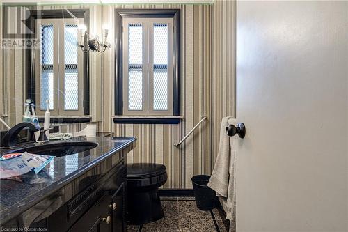 23 West Park Avenue, Hamilton, ON - Indoor Photo Showing Bathroom