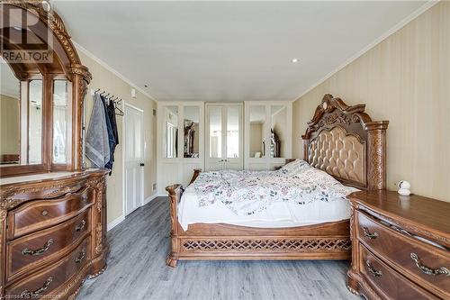 23 West Park Avenue, Hamilton, ON - Indoor Photo Showing Bedroom