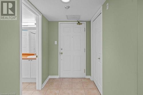 Bright and spacious entrance to unit! - 216 Plains Road W Unit# D307, Burlington, ON - Indoor Photo Showing Other Room