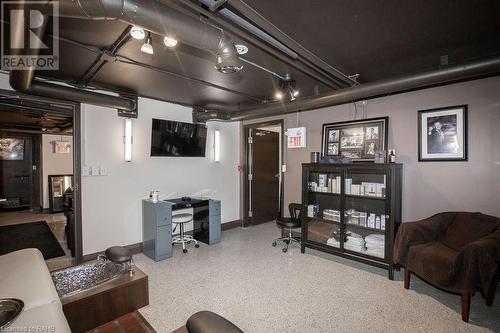 2082 Pine Street, Burlington, ON - Indoor