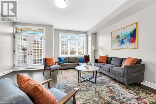 2082 Pine Street, Burlington, ON - Indoor Photo Showing Living Room