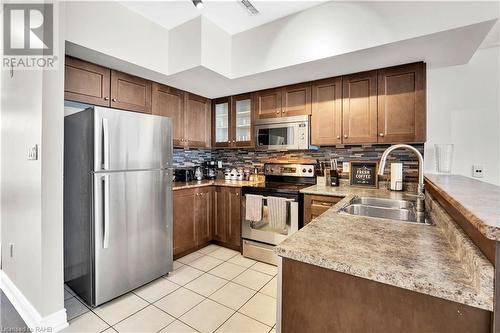 2082 Pine Street, Burlington, ON - Indoor Photo Showing Kitchen With Double Sink