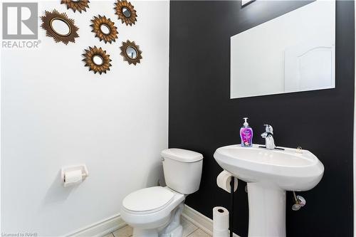 2082 Pine Street, Burlington, ON - Indoor Photo Showing Bathroom