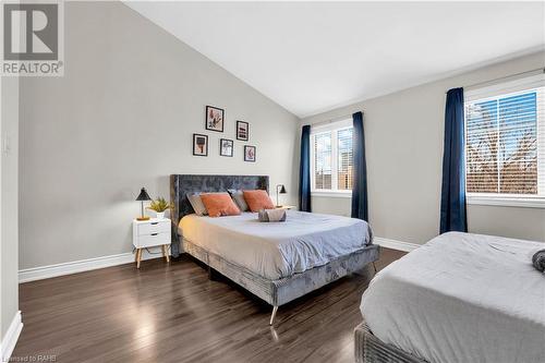 2082 Pine Street, Burlington, ON - Indoor Photo Showing Bedroom