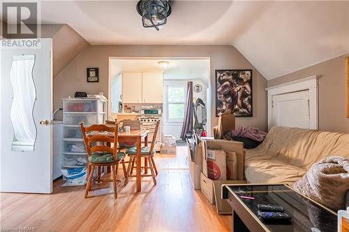 8 Maitland Street, Thorold, ON - Indoor Photo Showing Living Room