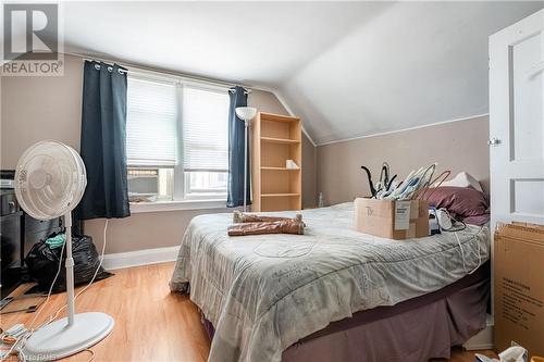 8 Maitland Street, Thorold, ON - Indoor Photo Showing Bedroom