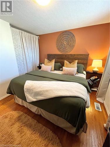 87 Locheed Drive, Hamilton, ON - Indoor Photo Showing Bedroom