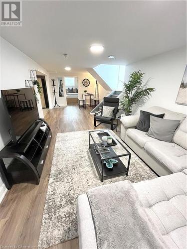 87 Locheed Drive, Hamilton, ON - Indoor Photo Showing Living Room