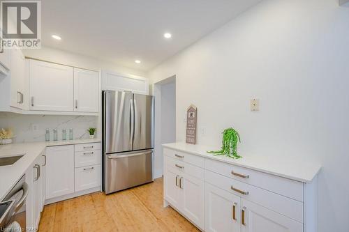 5219 Banting Court Unit# 77, Burlington, ON - Indoor Photo Showing Kitchen