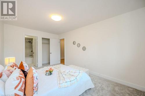 5219 Banting Court Unit# 77, Burlington, ON - Indoor Photo Showing Bedroom