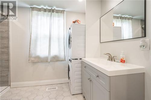 68 Harrison Avenue, Hamilton, ON - Indoor Photo Showing Bathroom