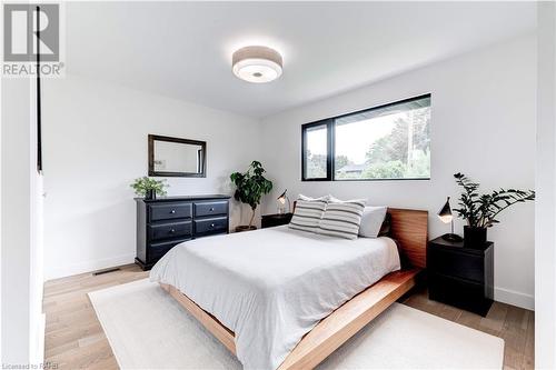 3362 Guildwood Drive, Burlington, ON - Indoor Photo Showing Bedroom