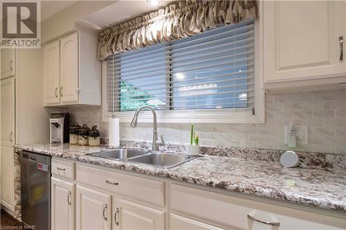 65 Blueridge Crescent, Brantford, ON - Indoor Photo Showing Kitchen With Double Sink With Upgraded Kitchen