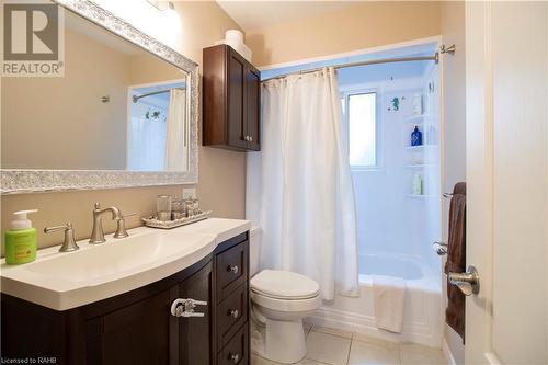 65 Blueridge Crescent, Brantford, ON - Indoor Photo Showing Bathroom