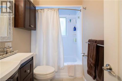 65 Blueridge Crescent, Brantford, ON - Indoor Photo Showing Bathroom