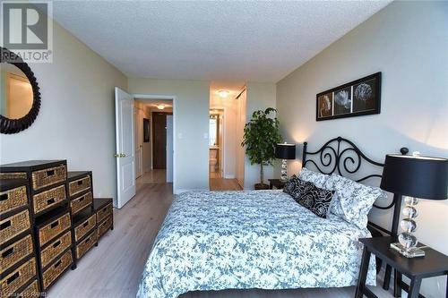 1276 Maple Crossing Boulevard Unit# 1508, Burlington, ON - Indoor Photo Showing Bedroom