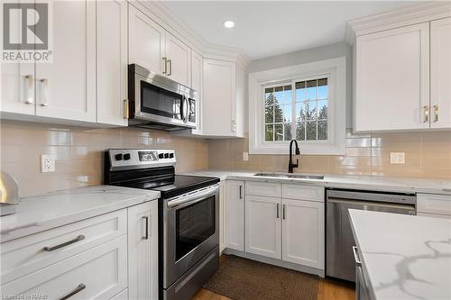 6146 Monterey Avenue, Niagara Falls, ON - Indoor Photo Showing Kitchen With Stainless Steel Kitchen With Double Sink