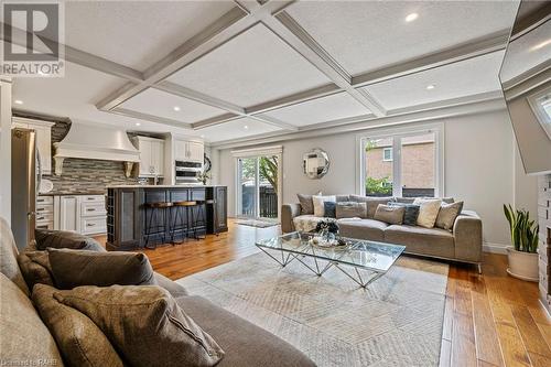 71 Stonepine Crescent, Hamilton, ON - Indoor Photo Showing Living Room