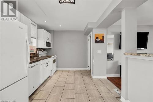 174 Grace Avenue, Hamilton, ON - Indoor Photo Showing Kitchen