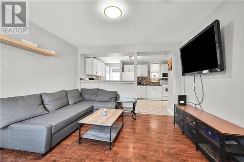 174 Grace Avenue, Hamilton, ON - Indoor Photo Showing Living Room