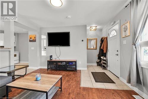 174 Grace Avenue, Hamilton, ON - Indoor Photo Showing Living Room