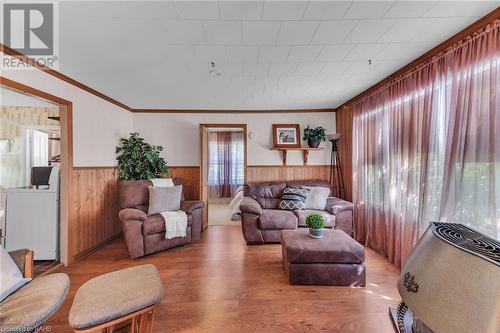 16 Broad Street, Port Dover, ON - Indoor Photo Showing Living Room