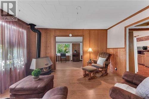 16 Broad Street, Port Dover, ON - Indoor Photo Showing Living Room