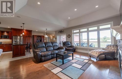 11 Alexander Boulevard, Haldimand, ON - Indoor Photo Showing Living Room